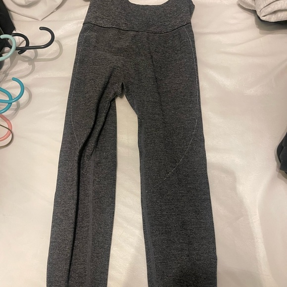 Amazon scrunch leggings , size small , gray - Picture 3 of 3